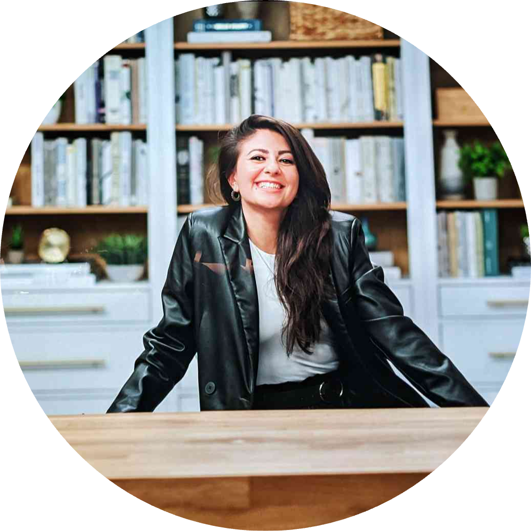 Go to the profile of Claudia