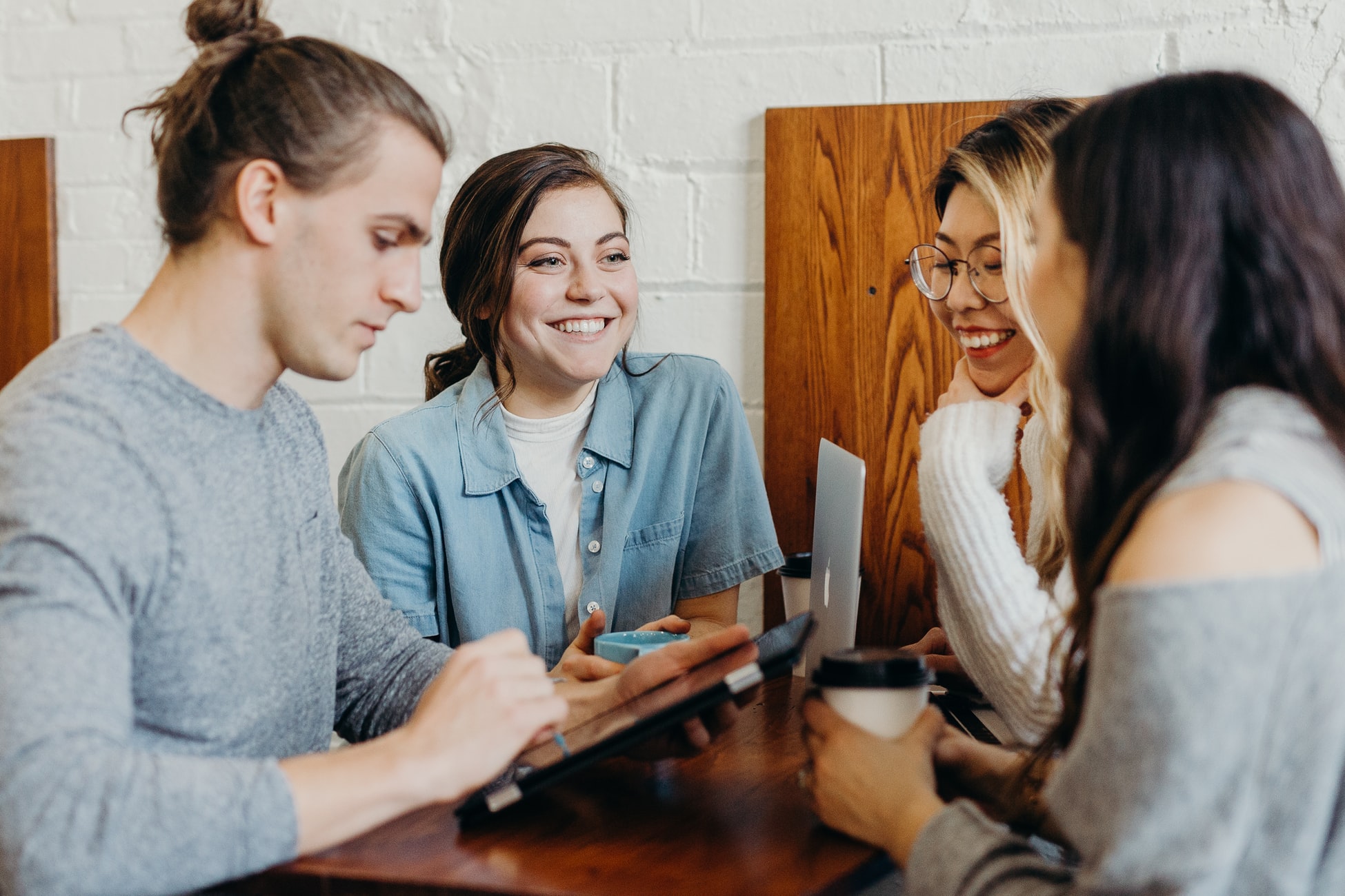 The power of a (business) community in a crisis