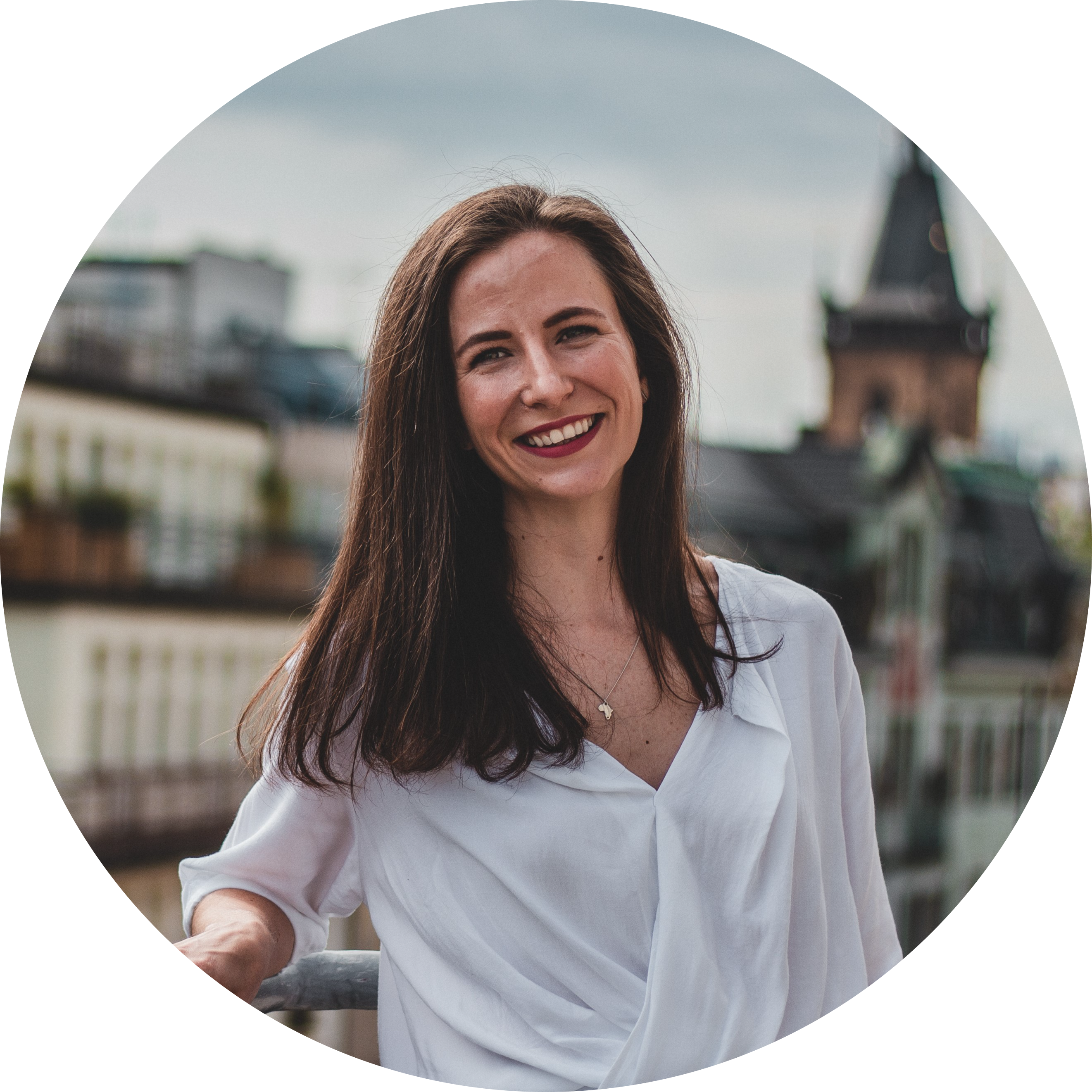 Go to the profile of Lara